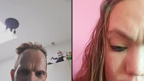 Rico vraagt chat voor geld om Julia een compliment te geven 09/09