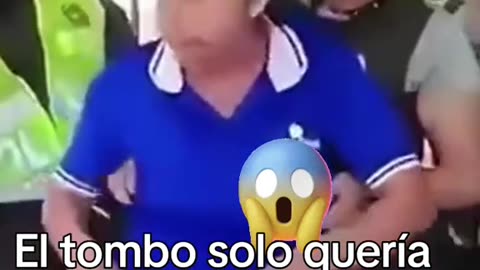 #El tombo solo quería saber si el sostén tenía barilla..... Ya no dejan trabajar