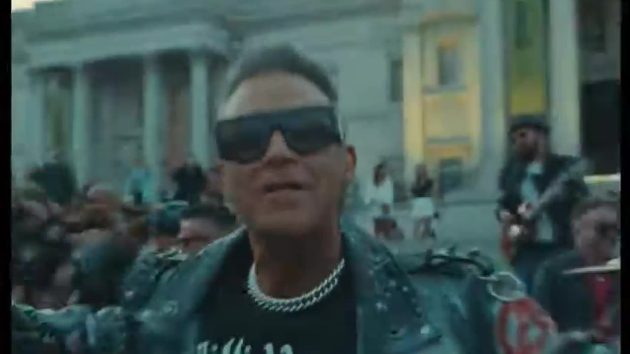 Robbie Williams - Rocket (Official Video)