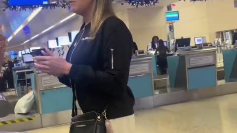 Karen argues about not being able to take 2 cats on plane with her, Alaska Airlines