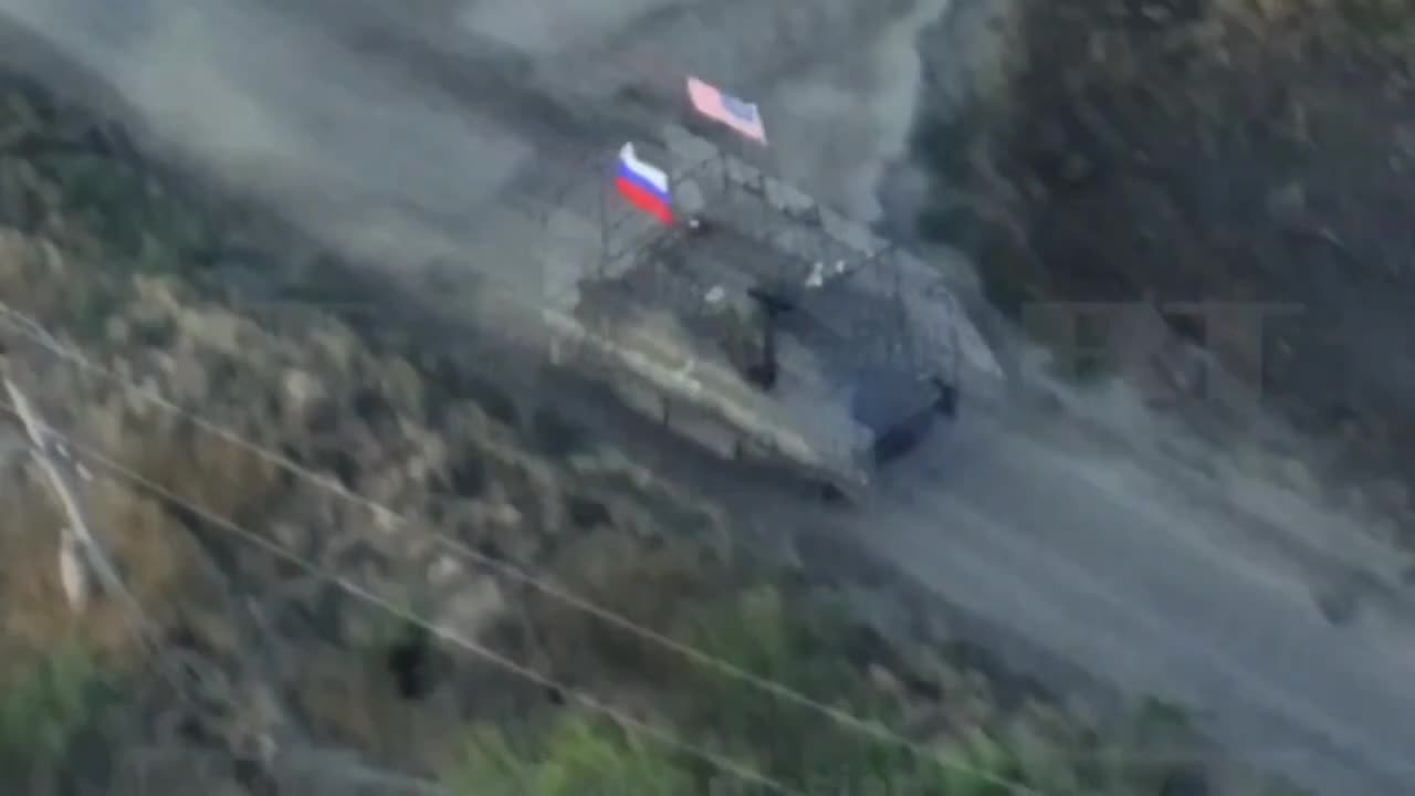 Russian troops spotted in Ukraine carrying the US flag. 🫡🇺🇸🇷🇺