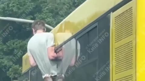 🚍🇺🇦 Ukraine Russia War | Dramatic Attempt to Escape on Paton Bridge in Kyiv | RCF