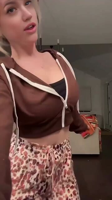 Sexy white girl 💜❤️💜❤️💜