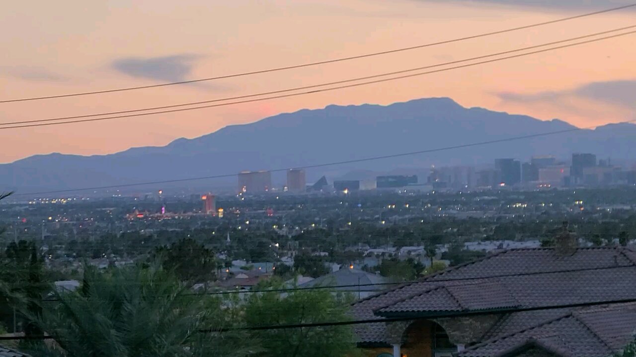 Did you see tonight's Las Vegas sunset? Check this out! 04.15.2025 #follow #lasvegas #travel #gaming