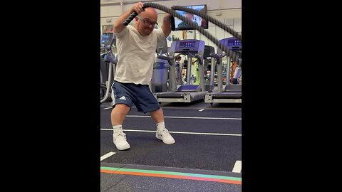 Dwarf works out with my shoe laces 😂