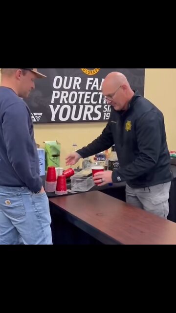 Policía emborracha a voluntarios para aprender a detectar personas ebrias al volante