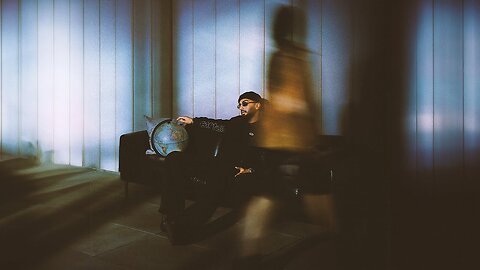 Navaan Sandhu - NO MID-MAN (Official Music Video)