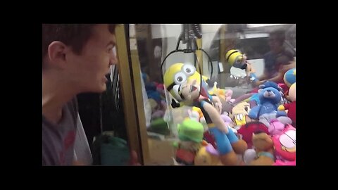 MY FRIENDS PLAYING MY CLAW MACHINE!
