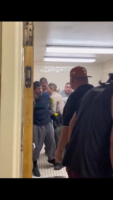 Man follows teenage girl into bathroom, locks door. Customers mock him after arrest