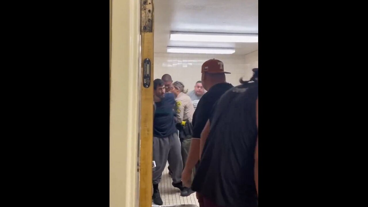 Man follows teenage girl into bathroom, locks door. Customers mock him after arrest