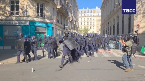 🇫🇷 Normal Thursday in Paris.