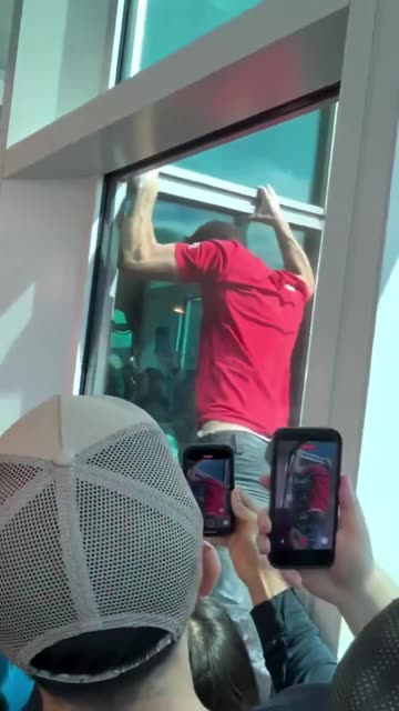 NEW - American rock climber, Alex Honnold scaled the 1,667 feet, Taipei 101 tower in Taiwan