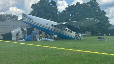 Plane crash in Tennessee. Initial reports indicate 16–20 people on board.