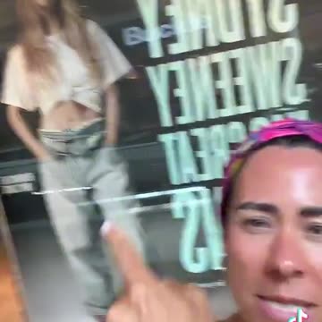 Israeli Woman Triggered By White Girl