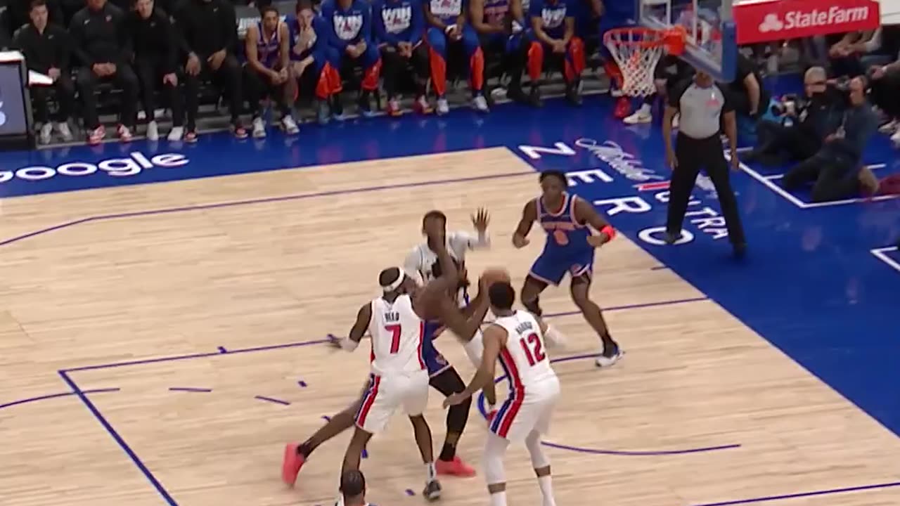 NBA - OG with the putback to cap a high-energy 1st quarter on both sides!