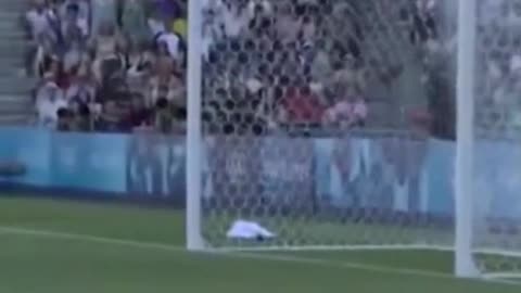 Goalkeepers have one job... 😬⚽