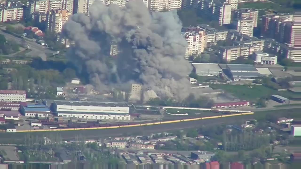 Four FAB-500 Guided Bombs Hit a TCC Building in Kherson