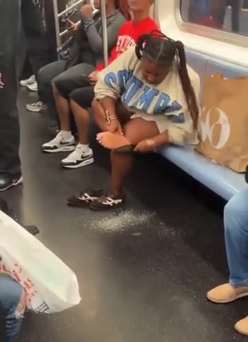 Wypipo don season dey trains