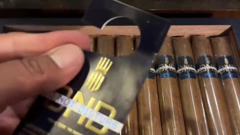 DND Do Not Disturb (Alec Bradley) 6x52 Toro #Short #Shorts #CigarOfTheDay #CigarReview #Review