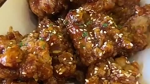 Must Watch: Trying KFC at an Empty New Korean Fried Chicken Restaurant