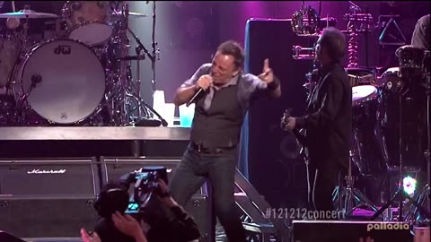 My City of Ruins (snippet of Tom Waits' Jersey Girl) - Bruce Springsteen & The E Street Band (live)