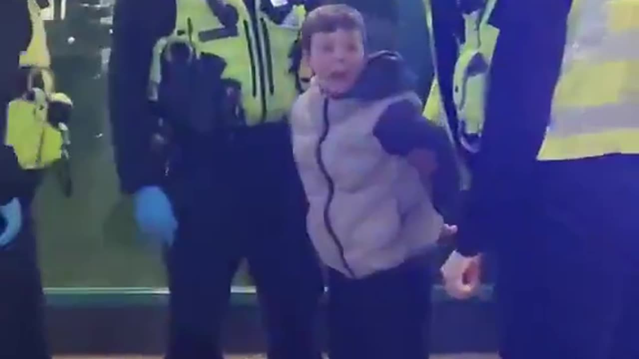Meanwhile in Britain - 7 Police Officers arrest a CHILD