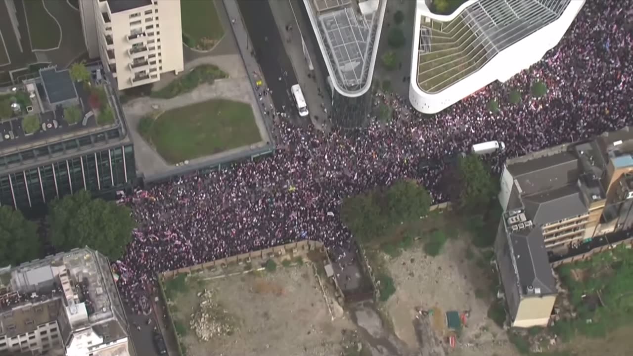Millions gather in London to mourn Charlie Kirk in a march organized by Tommy Robinson. no sound ✝️