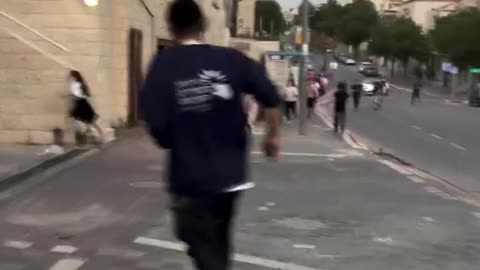 NIÑOS corriendo calles de ISRAEL por ataque IRAN supera CUPULA DE HIERRO