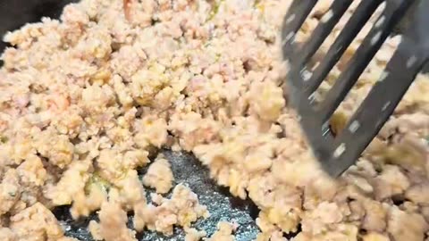 Sausage Gravy Tater Tot Casserole! 😋🔥