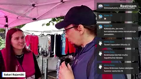 Politikkoja haastattelemassa Leppävaarassa