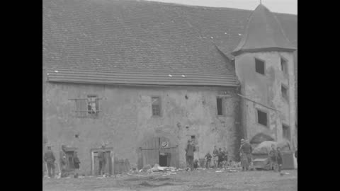 14TH ARMORED DIVISI... - 14TH ARMORED DIVISION DRIVE TO THE DANUBE, GUNGOLDING-ON-DAU - 111-adc-2528