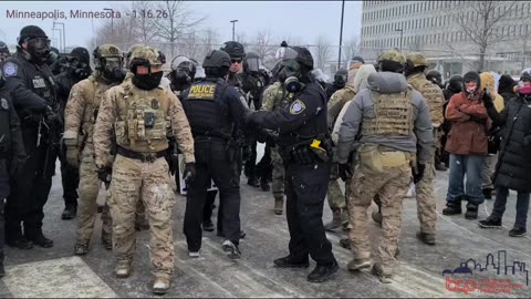 Minneapolis, Minnesota ICE Agents 100 Yard Dash On Suspect Who They Arrested.