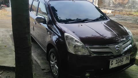Family Car - NISSAN GRAND LIVINA 2013