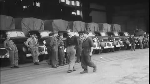 GENERAL SIR BRIAN ... - GENERAL SIR BRIAN ROBERTSON INSPECTING THE AIR BRIDGE AT GAT - 111-adc-10107