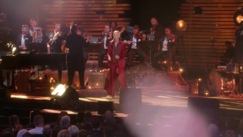 Georgia On My Mind (Hoagy Carmichael and His Orchestra cover) - Annie Lennox (live)