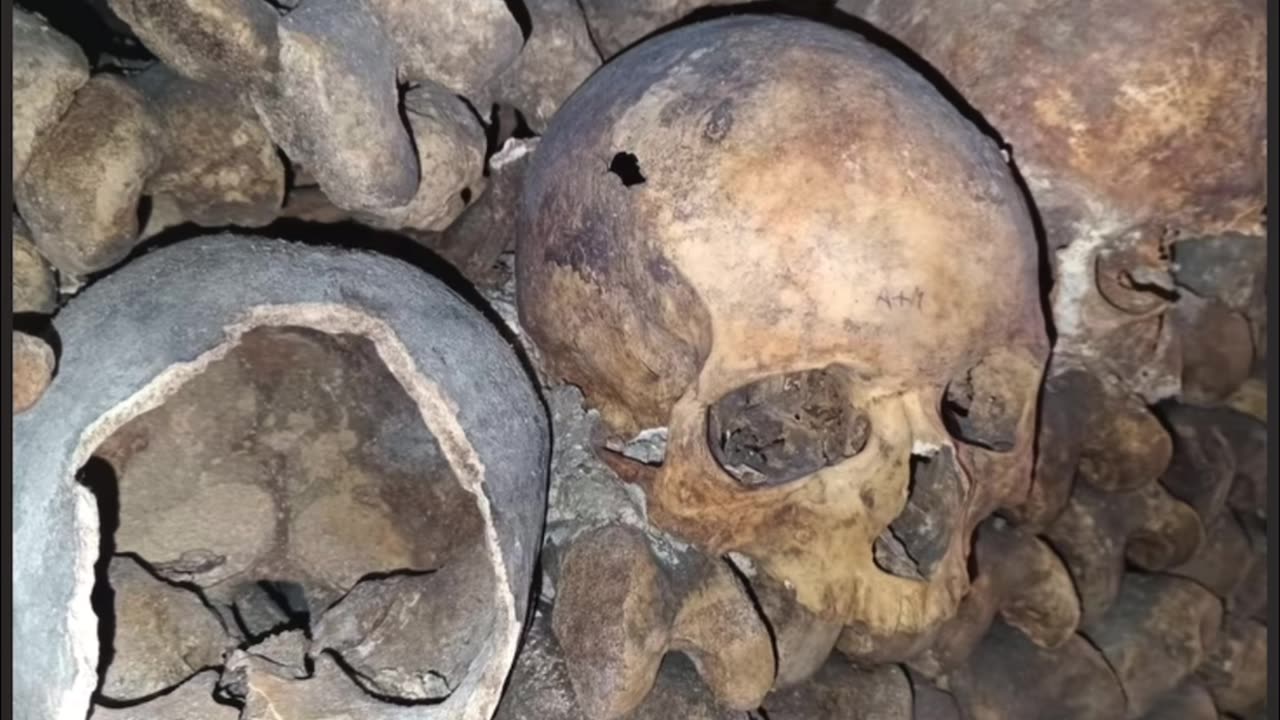 💀☠️The Paris Catacombs are a network of underground ossuaries beneath Paris, France 😆💀💀
