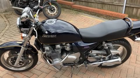 Kawasaki Zephyr 750C1 | Classic Bike Walkaround & Ride Test part2