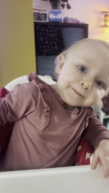 Mommy Throwing Kisses 😘💋 (Baby Kayla Loves It)