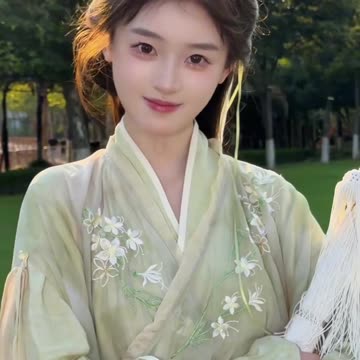 Daily Beauty EP 110 | Sensual Sage Green Dress Luring Outfit Edit