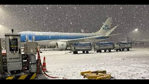 The Netherlands In Complete Shambles Because of Snowfall (Schiphol KLM Flights/NS Trains Cancelled)