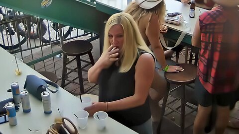 Candid Sexy Smoking Woman 524