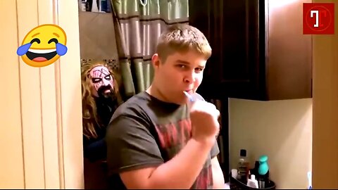 TRY NOT TO LAUGH WATCHING FUNNY SCARE PRANKS - NEW FUNNY SCARE VIDEOS COMPILATION 😂