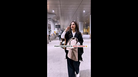 Airport fashion goals by Bhumi Pednekar 😍 #BhumiPednekar #BhumiPednekarFans