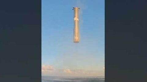 Watch as SpaceX Super Heavy Booster B15.2 splashes down