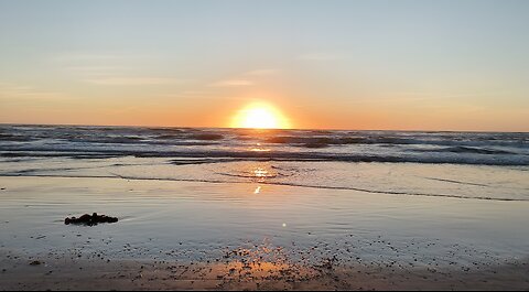 SUNSET ON THE SHORE OF THE NORTH SEA