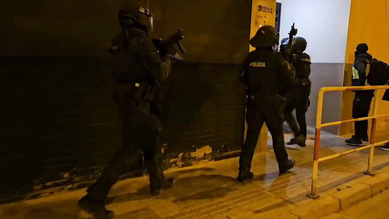 🇪🇸🇩🇪 It turns out that a few hours ago there was a raid in Spain against