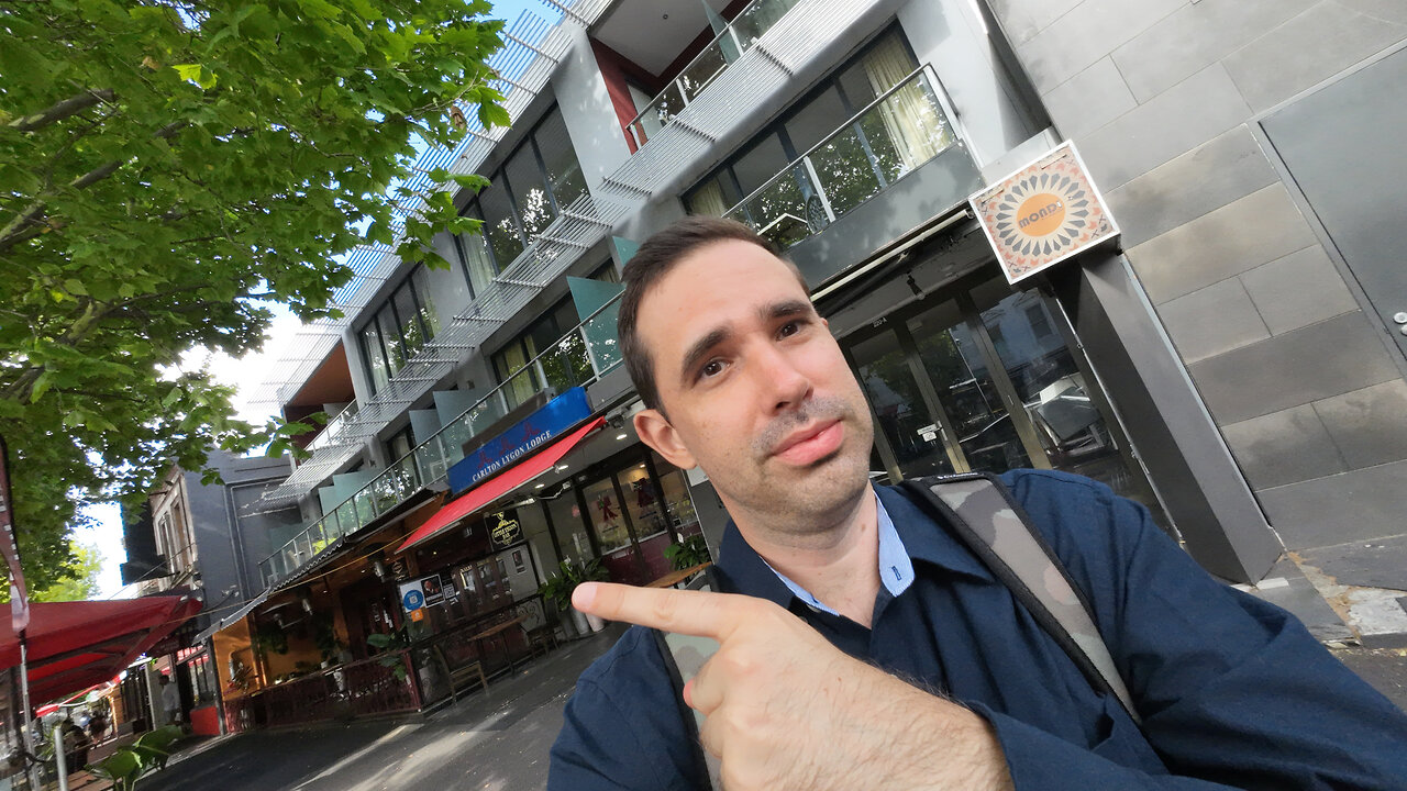 Hotels with Fozzy, Ep. 1: Room Tour at the Carlton Lygon Lodge in Melbourne, Australia