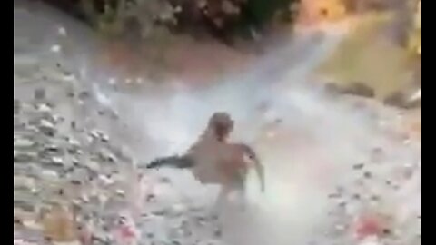 COUGAR STALKS & THREATENS MAN RUNNING ON TRACK FOR OVER 6 MINS 😲