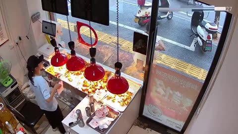 🍗😂 What's Cooking in This Fried Chicken Shop? | FunFM