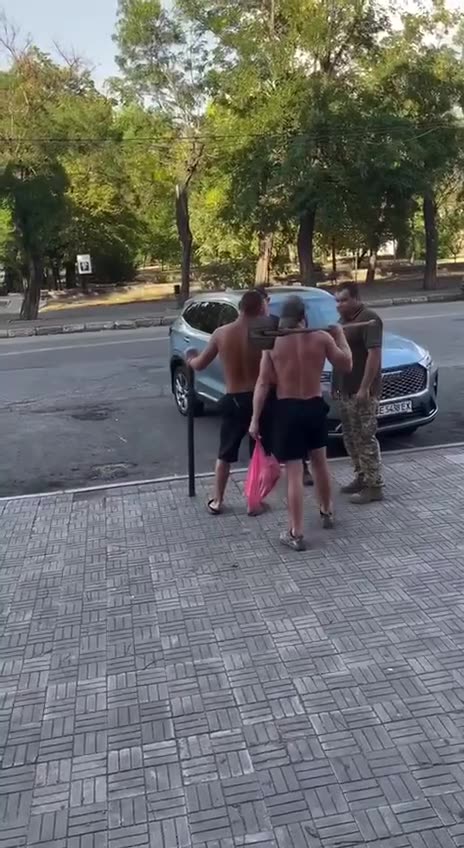 Shovel as Freedom Tool — How to Fight Back Against TSK Enforcers in Ukraine 😂